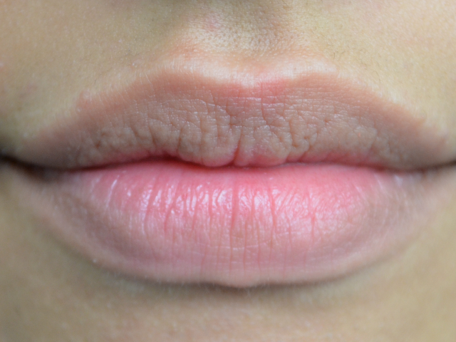 bare_lips