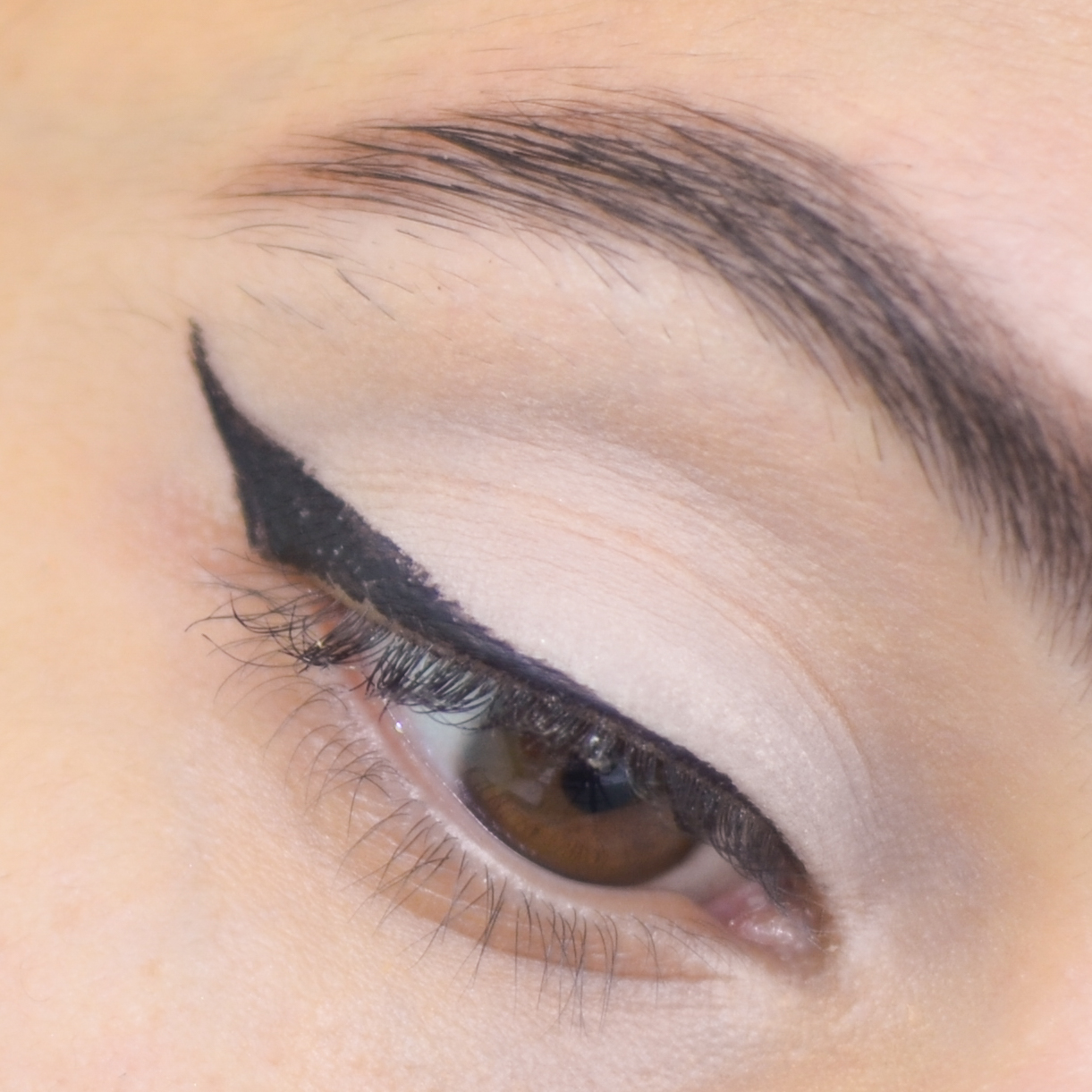 Girl with Glam - How To: Winged Eyeliner [Tape Method]* • Girl with Glam